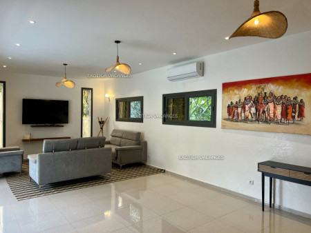 Voir photo 2 annonce V025NG